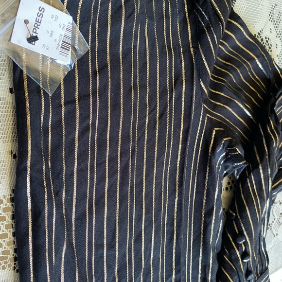 Express Black and Gold Blouse - Picture 4 of 6